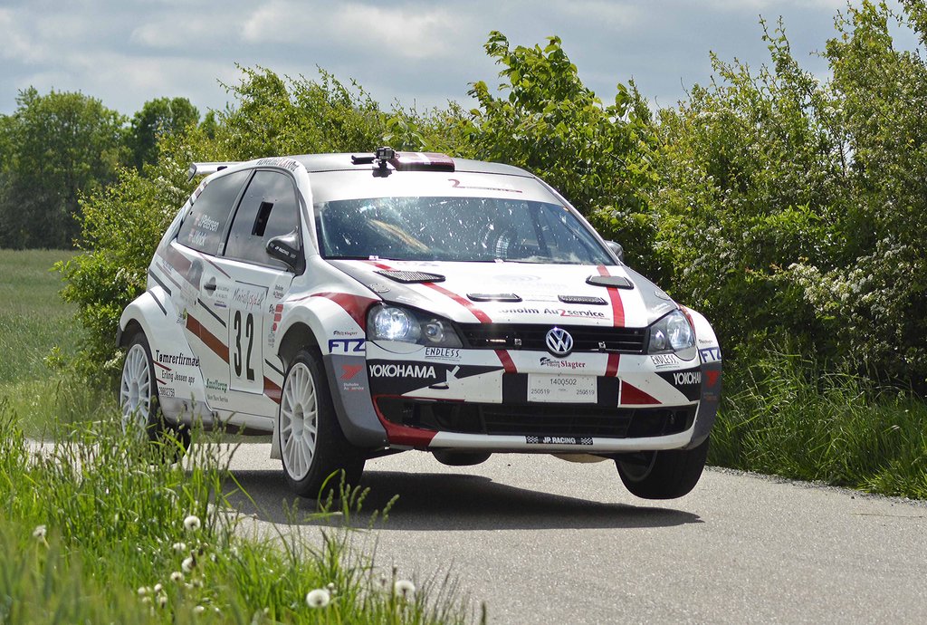 Jan Petersen og Jeanette Kvick er flyvende i deres VW Polo S2000